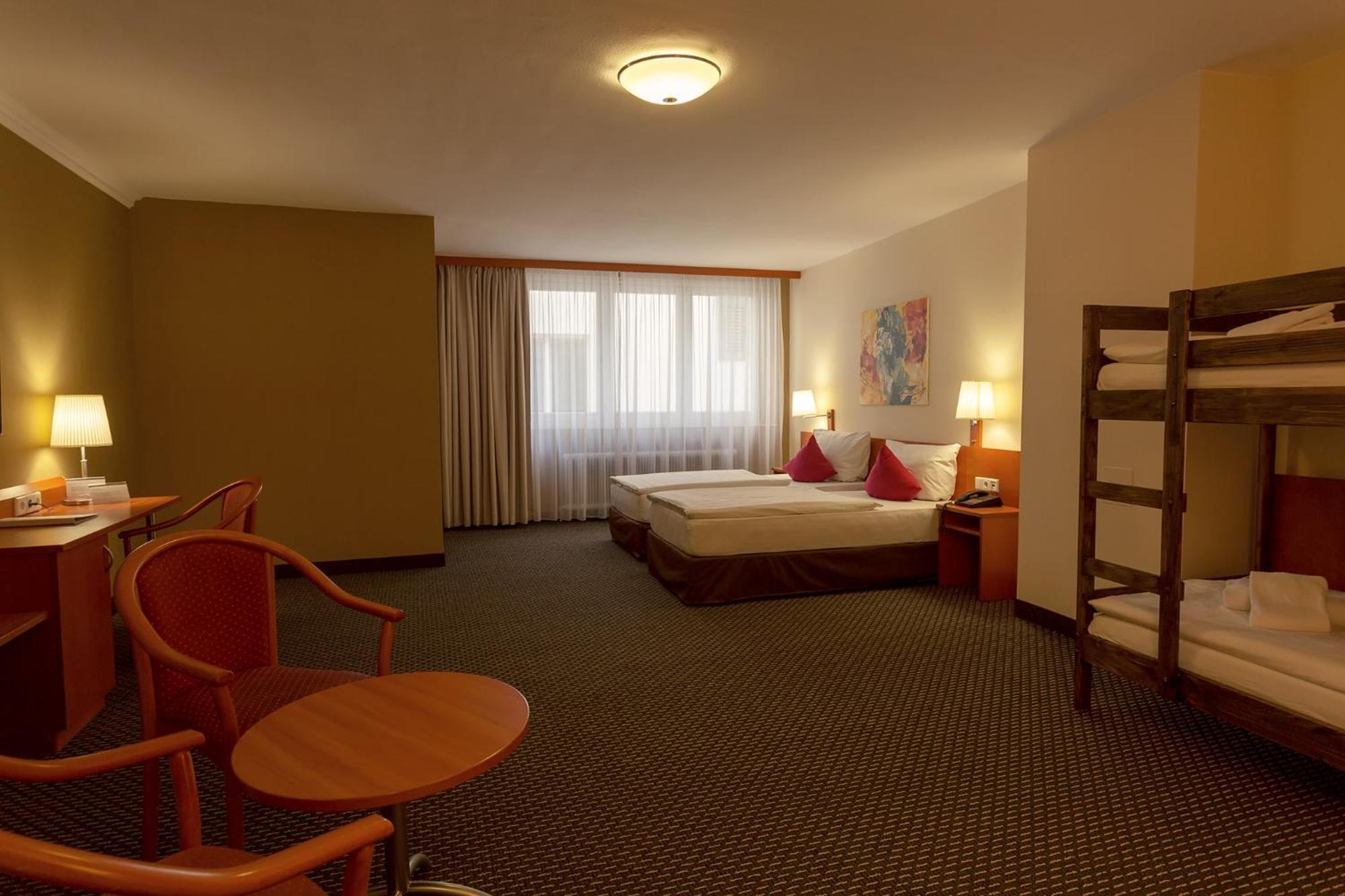 Central Hotel Loewen Feldkirch Szoba fotó